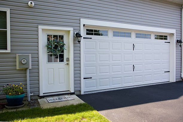 24/7 Emergency Garage Door Panel Replacement experts in Newburg, WI